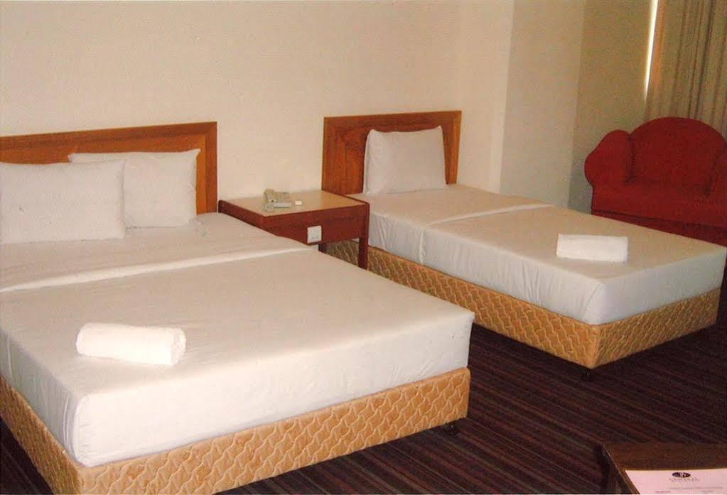 Folkmeldrum Hotel Johor Bahru Exterior foto